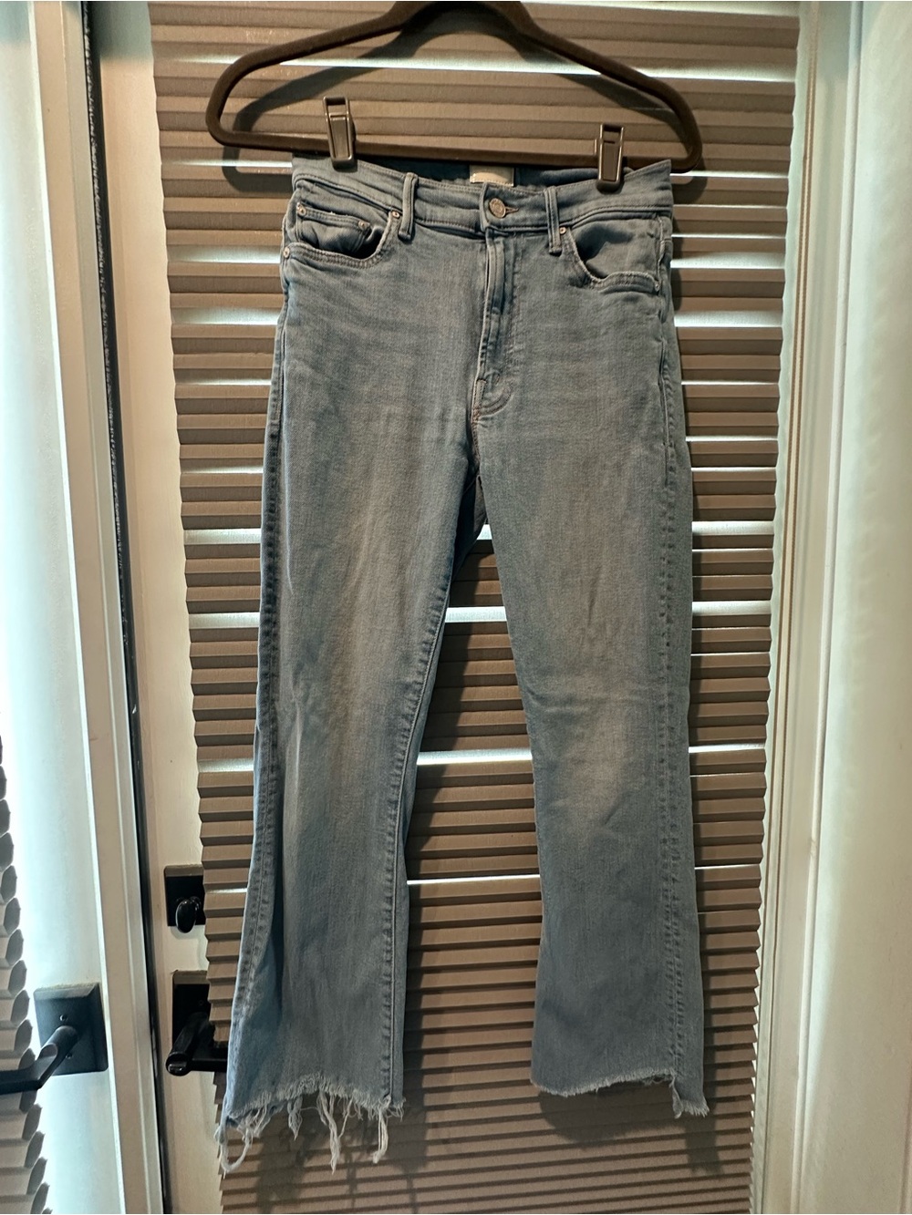 MOTHER Insider Crop Step Fray in Fresh Catch Wash - Picture 4 of 6